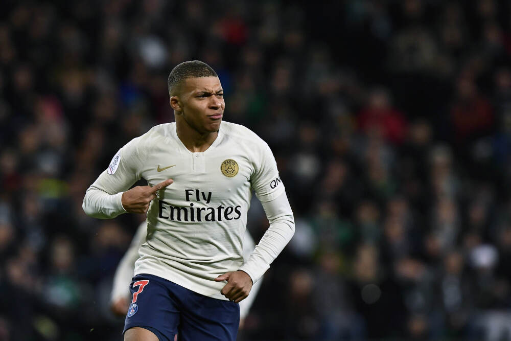 好兄弟！姆巴佩社媒晒身穿阿什拉夫球衣照片